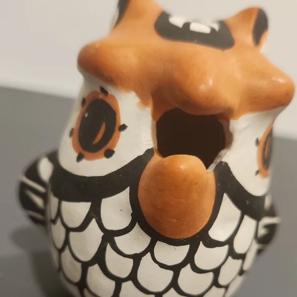ACOMA POTTERY Handcrafted Ceramic Owl Figurine Signed - Picture 6 of 7